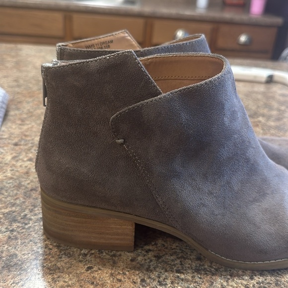 Dolce Vita Asymmetrical Ankle Bootie Size 11 Gray Back Zipper Closure Almond Toe - Picture 16 of 16